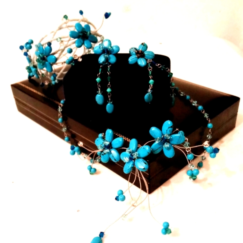 ๐ FREE GIFT INCLUDED ๐ NEW 3D Turquoise Floral Set 4 Pieces Beaded Flexible - Picture 10 of 14